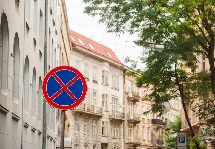 Halteverbotszone_Itzehoe Halteverbotsschild an einer Straße in Itzehoe für das Einrichten einer Halteverbotszone
